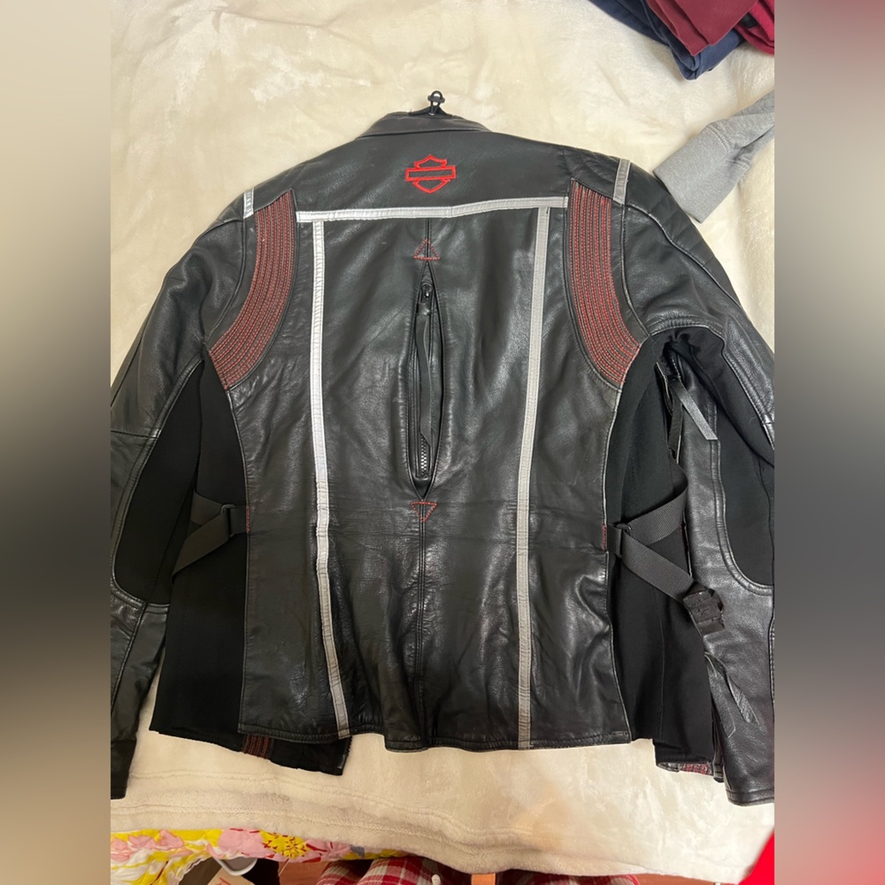 Leather jacket - Picture 3 of 3